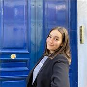 Lycéenne de profil scientifique (maths, physique svt)